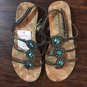 NWT Girls Xhilaration sandals size 5